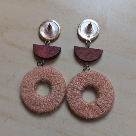 *FREE* with Purchase American Eagle Pink Earrings - Picture 3 of 3